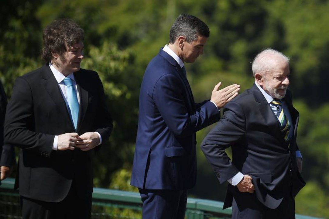 Milei viajará a España para la Cumbre Iberoamericana y evalúan un posible encuentro con Lula da Silva